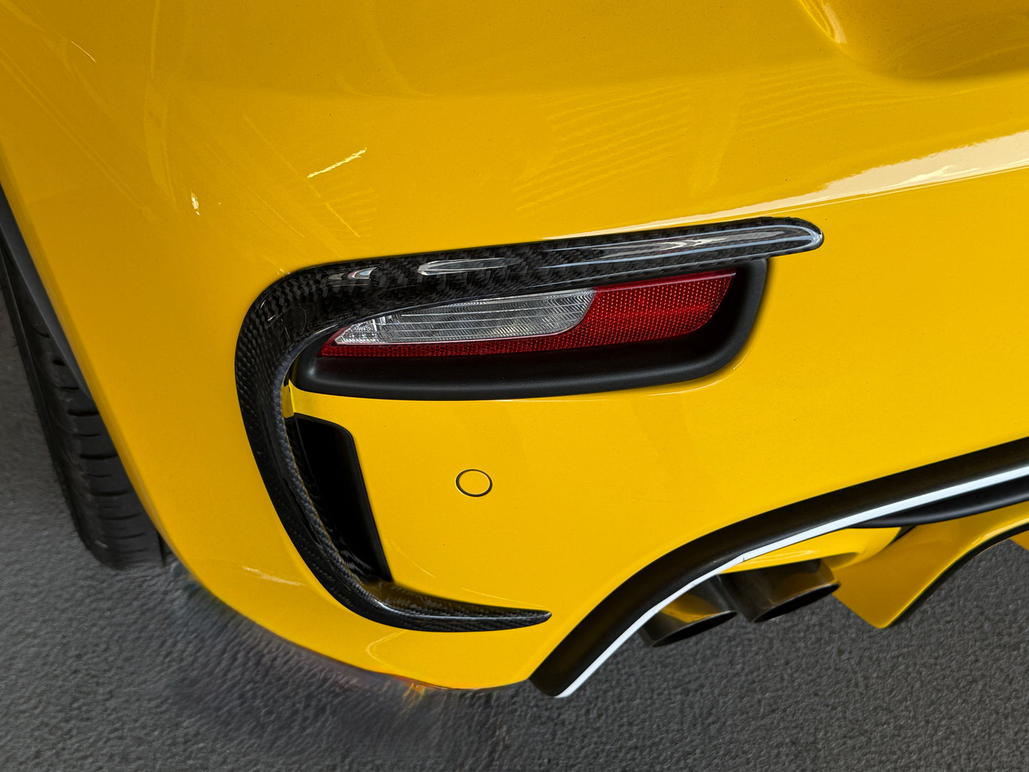 ABARTH500　リアダクトガーニッシュ　シリーズ4～