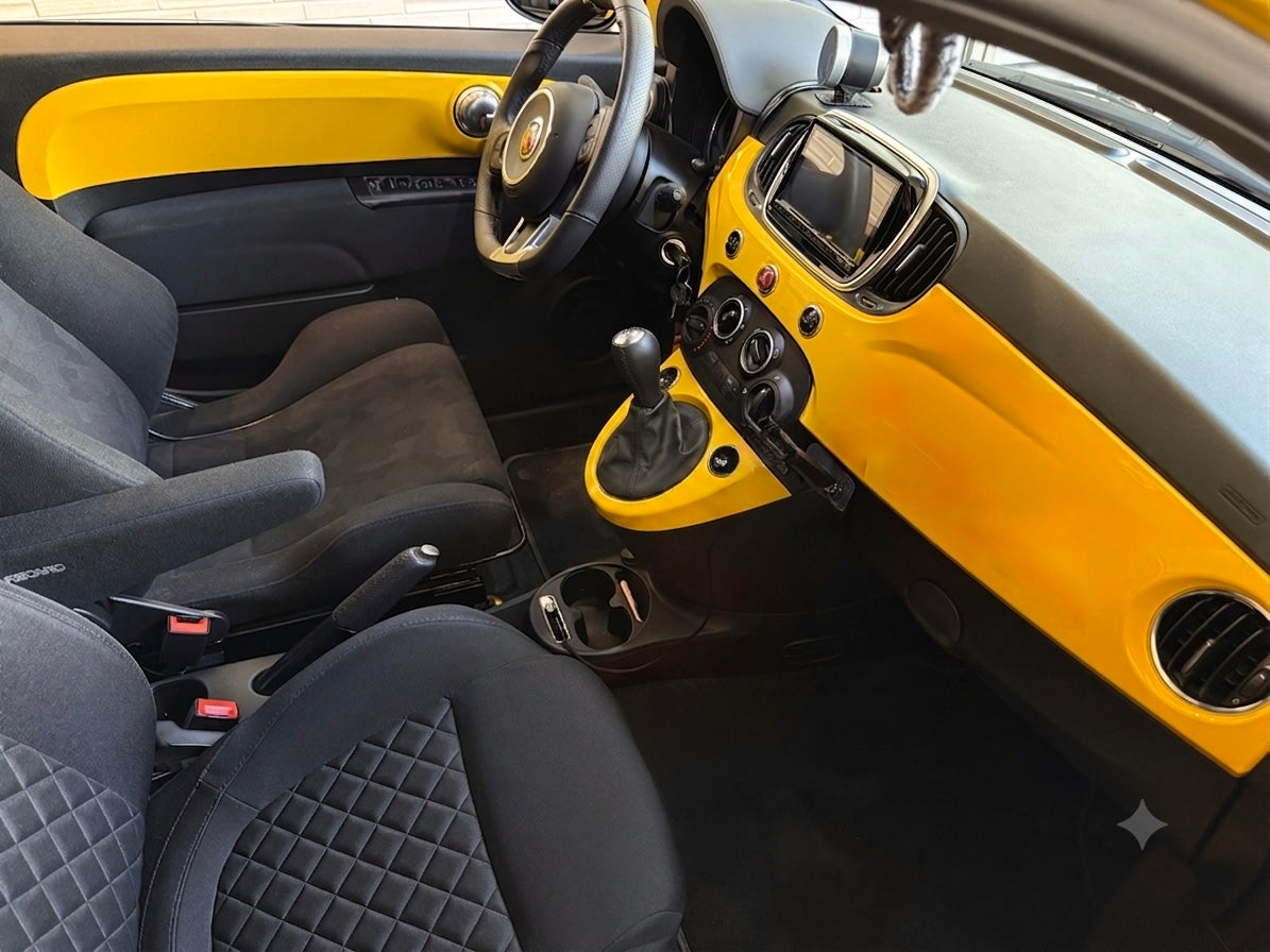 FIAT500　ABARTH500　ダッシュパネル・バックスキン調シート施工サービス　（ドアパネルプレートセットアップ）