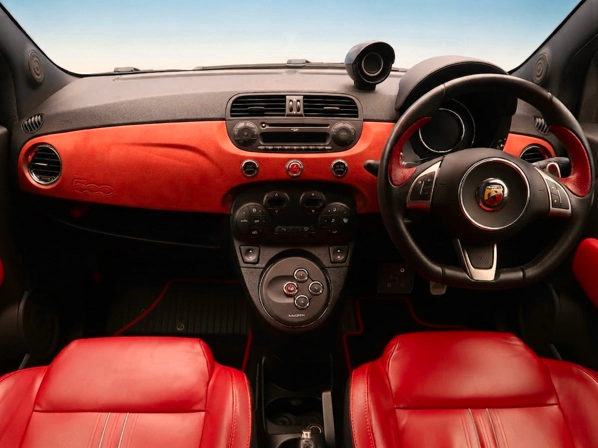 FIAT500　ABARTH500　ダッシュパネル・バックスキン調シート施工サービス　（ドアパネルプレートセットアップ）