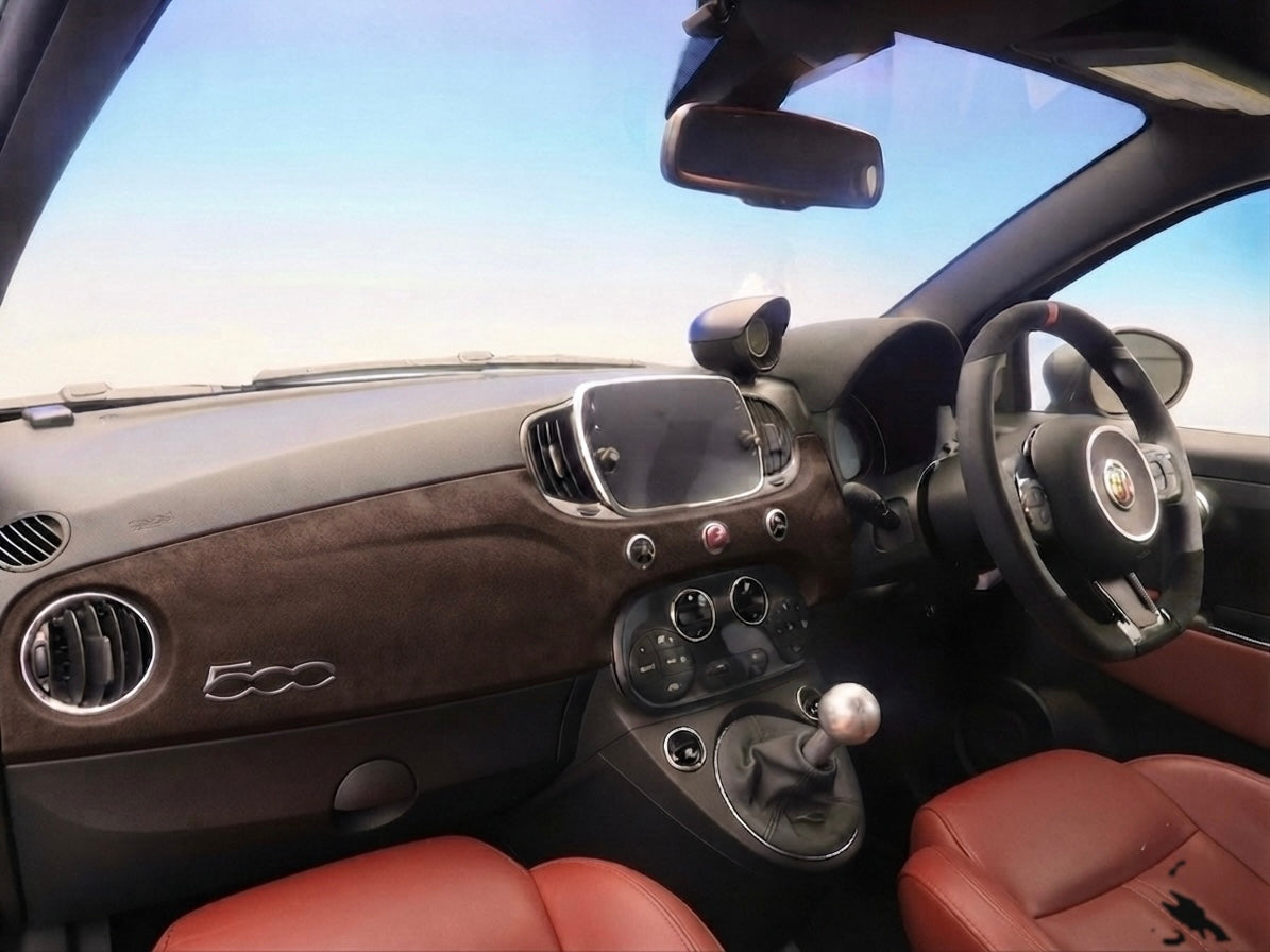 FIAT500　ABARTH500　ダッシュパネル・バックスキン調シート施工サービス　（ドアパネルプレートセットアップ）